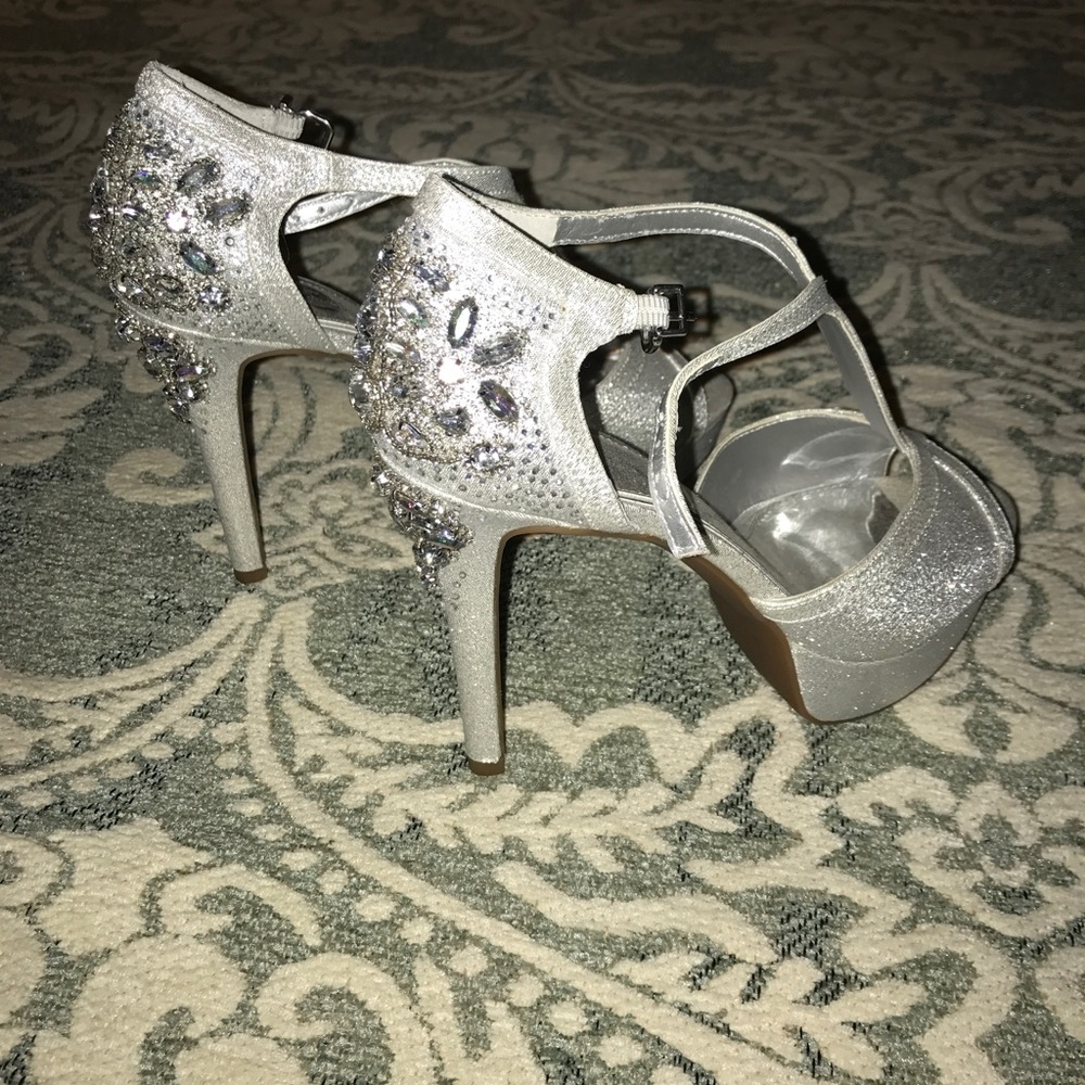 Gianni Bini's 7.5M Heels OBO